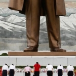 Северная Корея у ног вождя